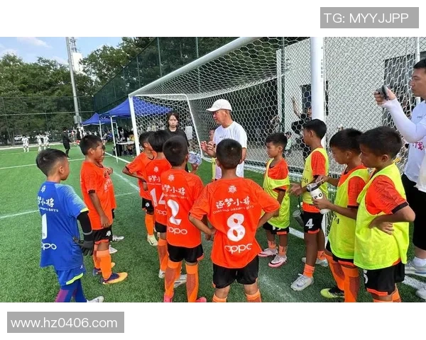 足球明星与孩子们的快乐时光亲密互动视频展现温馨瞬间