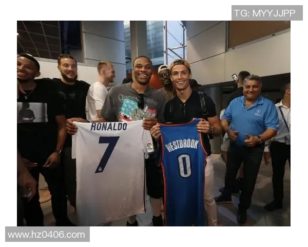 足球明星与篮球巨星首次亲密互动精彩瞬间回顾视频分享 足球明星与篮球巨星首次亲密互动精彩瞬间回顾视频分享