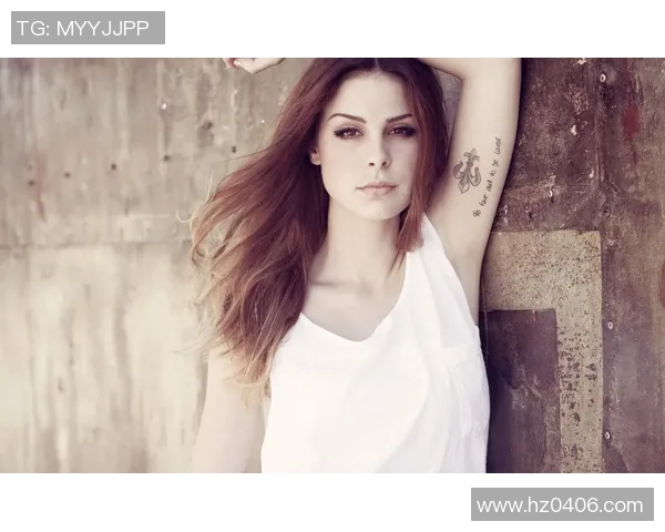 足球明星与凤凰纹身的高清艺术作品展示与解析 足球明星与凤凰纹身的高清艺术作品展示与解析